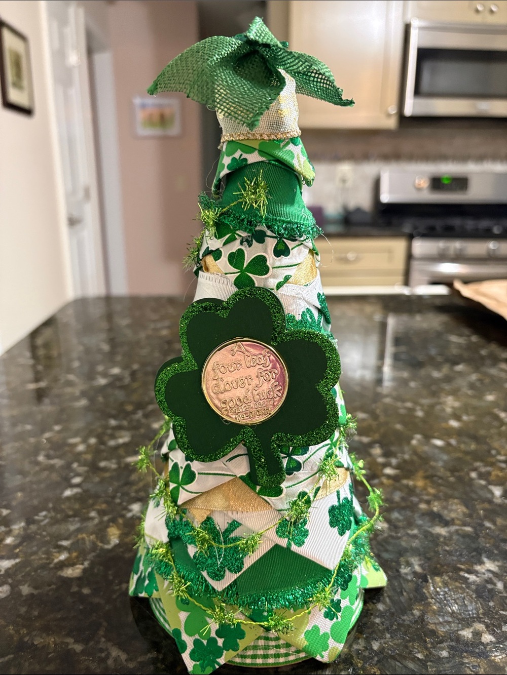 Festive Green Shamrock Holiday Tree Décor
